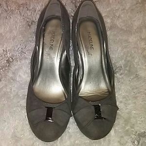 Like new Gray suede like heels